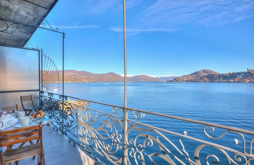 Arona Apartment | Lago Magico Pied Dans L' Eau