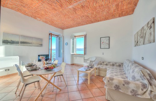 Arona Apartment | Lago Magico Pied Dans L' Eau