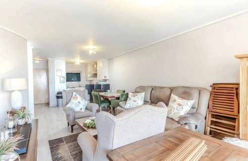 Lagoon Beach Apartment | Lagoon Beach Apartment with Pool and Ocean Views