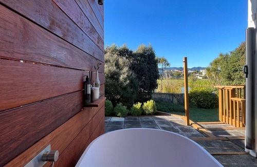 Waikanae Cottage | Lagoon Haven - Waikanae Holiday Home