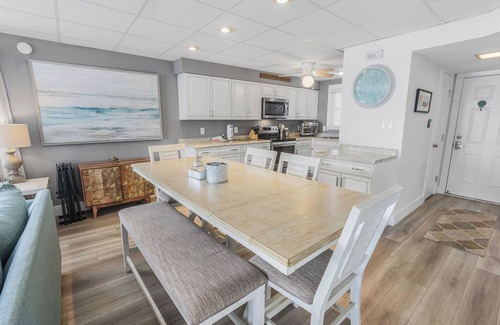 Ono Island Condo | Lagoon Landing 207- Best of beach & lagoon, two bedroom condo, sleeps 6