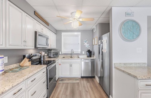 Ono Island Condo | Lagoon Landing 207- Best of beach & lagoon, two bedroom condo, sleeps 6