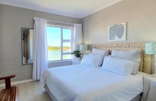 Aston Bay Apartment | Lagoon & Ocean View Retreat