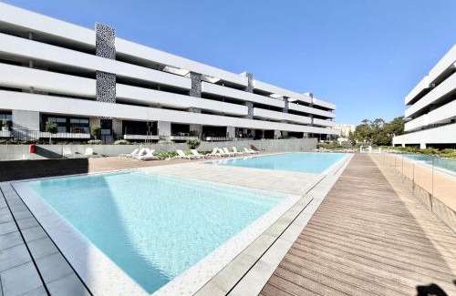 Ameijeira Apartment | Lagos Prestige With Pool by Homing