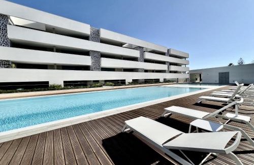 Ameijeira Apartment | Lagos Prestige With Pool by Homing