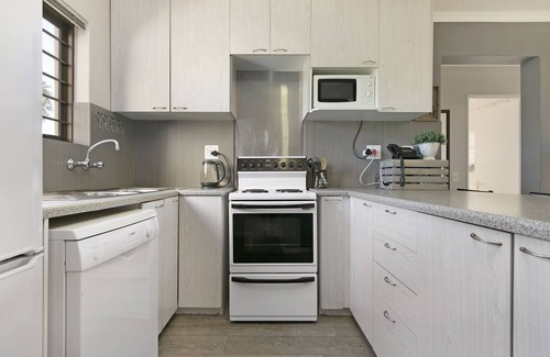 Strand Apartment | Laguna Beach B8 - Three Bedroom Apartment, Sleeps 6