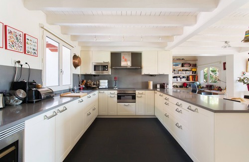 Bidart House | LAGUNAK - 5 Bedroom Basque House with swimming pool 250m from the Beach - BARNES