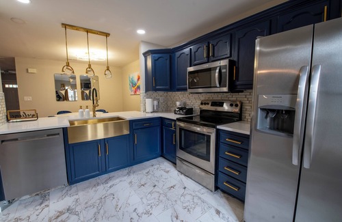 Prosperity Church Road House | Laid in Luxury 2BR Garage CLT