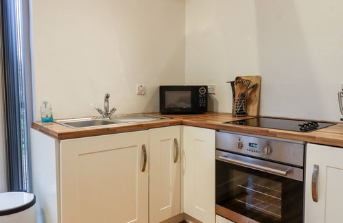 Ripley Cottage | LAIR CLOSE COTTAGE, pet friendly, with a garden in Shaw Mills