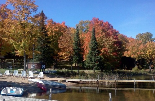 Phelps Condo | Lake Access Condo in Eagle River w/complimentary kayaks, canoes, and row boats.
