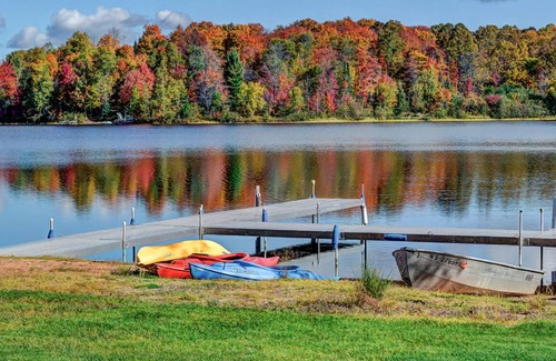 Phelps Condo | Lake Access Condo in Eagle River w/complimentary kayaks, canoes, and row boats.