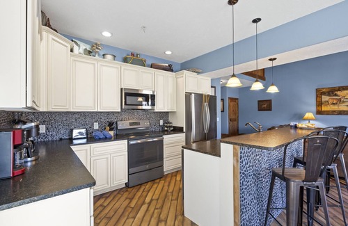 Branson House | Lake Access, Free Branson Attraction Tickets, Steps From Volleyball, Playground & More