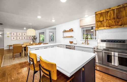 Seguin House | Lake Access | Pool | Loungers | Fire Pit | Grill