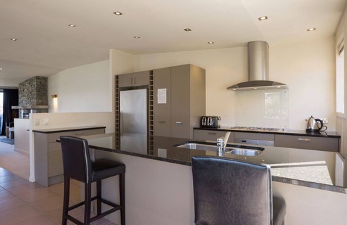 Queenstown Cottage | Lake and Mountain Ridge - Queenstown Apartment