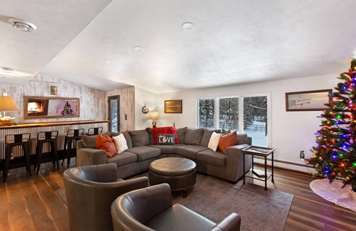 Lake Ann Cabin | Lake Ann Lodge – Pool, Hot Tub, Sauna & Game Rooms