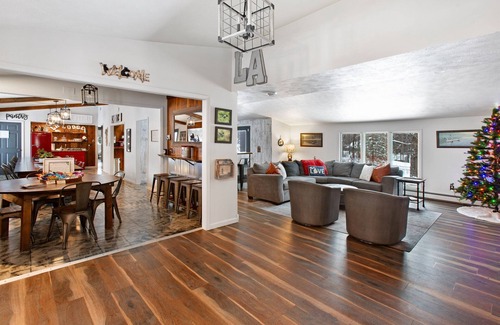 Lake Ann Cabin | Lake Ann Lodge – Pool, Hot Tub, Sauna & Game Rooms