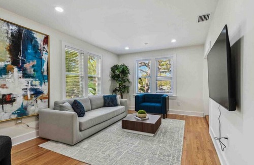 Crescent Lake Apartment | Lake apt 5 min to downtown