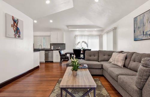 Lake Balboa House | Lake Balboa Gated Pool House Oasis