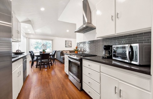 Lake Balboa House | Lake Balboa Gated Pool House Oasis