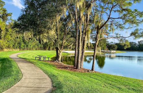 Lake Berkley House | Lake Berkley Home: Pool, Lakefront & near Disney