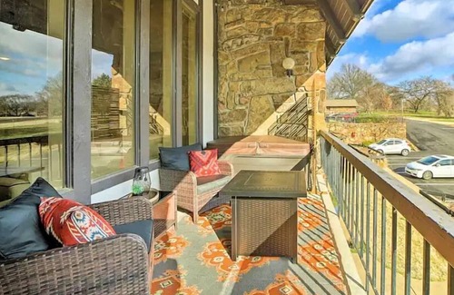 Afton Condo | Lake Cabin-Style Condo @ Shangri La with Private Hot Tub-Couples & Small Family!