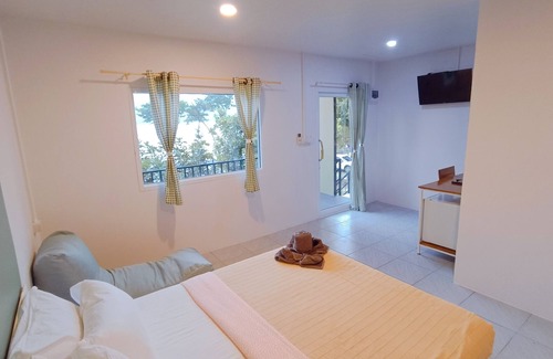 Nakhon Si Thammarat Bed & Breakfast | Lake Camp Resort