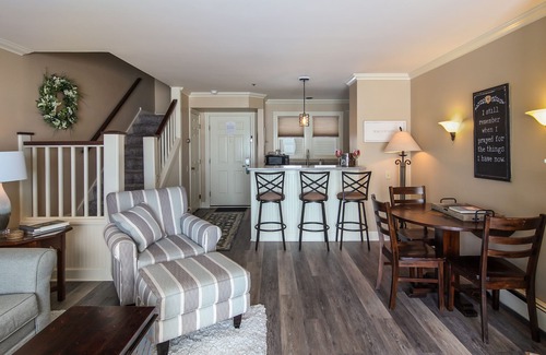 Boyne City Condo | Lake Charlevoix Top-Floor Balcony Condo | Gas-Log Fireplace | Private Beach