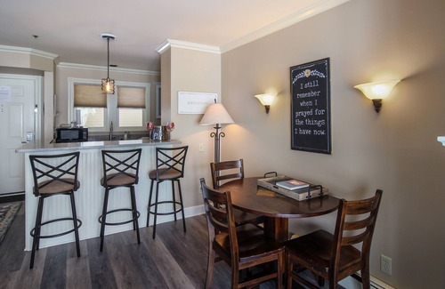 Boyne City Condo | Lake Charlevoix Top-Floor Balcony Condo | Gas-Log Fireplace | Private Beach