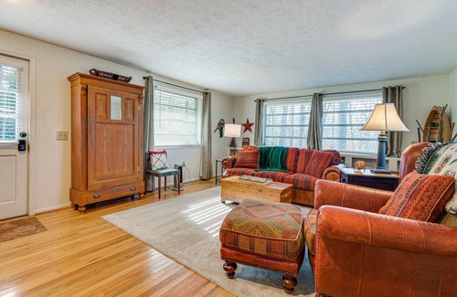 Hiawassee Cottage | Lake Chatuge Cottage w/Treetop Mountain Views!