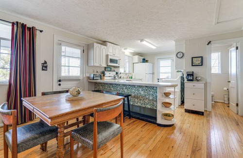 Hiawassee Cottage | Lake Chatuge Cottage w/Treetop Mountain Views!
