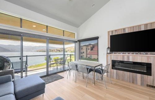 Chelan Apartment | Lake Chelan Shores - Beachfront Sunsets #6-5