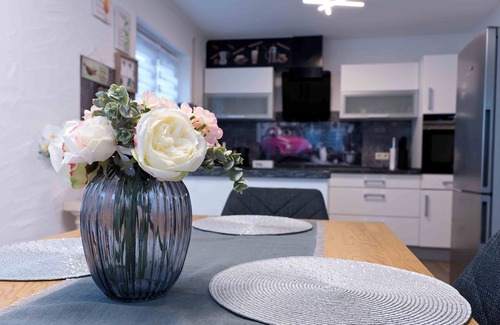 Waggershausen Apartment | Lake Constance pearl! Cozy 3.5 room apartment with beautiful garden near Lake Constance