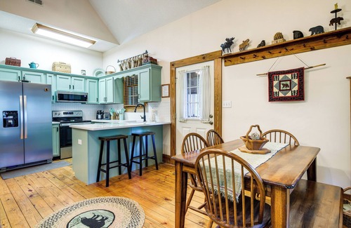Sloans Valley Cabin | Lake Cumberland Resort Cabin w/Community Perks!