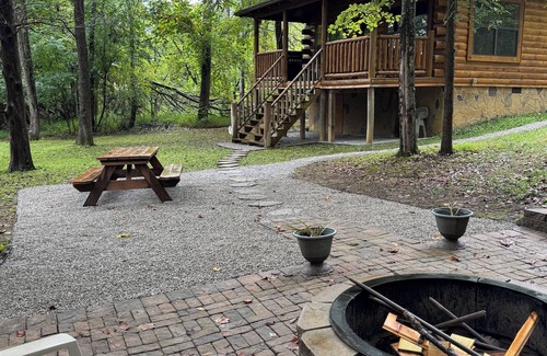 Monticello Cabin | Lake Cumberland/Conley Bottom area-Log Cabin Rental, Private, Lake Access .25 Mi