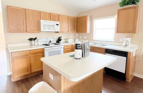 Lake Davenport Estates Villa | Lake Davenport Magic – 4BR Pool Home near Disney