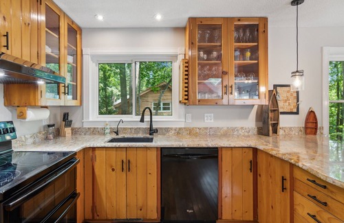 Gainesville House | Lake Daze On Lake Lanier With A Dock