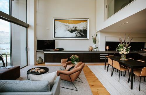 Wanaka House | Lake Edge - Sleeps 6 - Centrally Located - Lake & Mountain Views