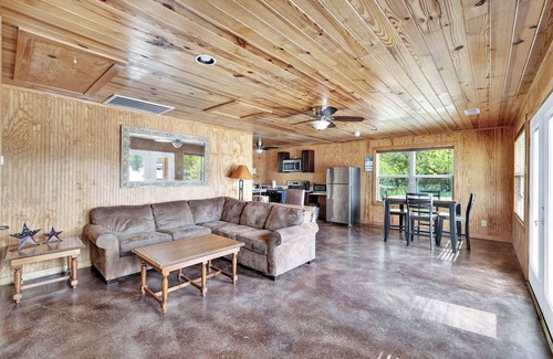 Frisco House | Lake Escape - 14 Person Bunkhouse