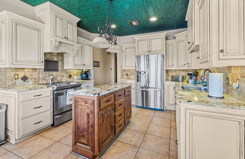 Zwolle House | Lake Escape Paradise: Premier fishing getaway