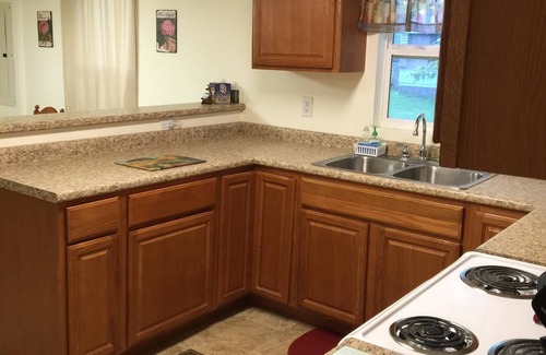 Springville House | Lake Escape