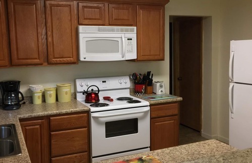 Springville House | Lake Escape