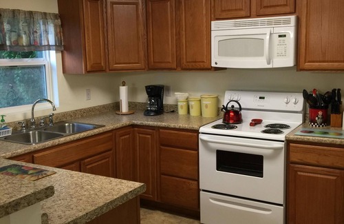 Springville House | Lake Escape