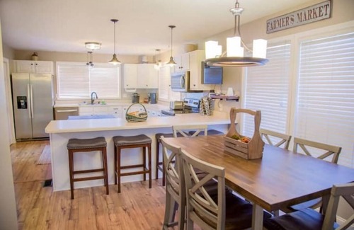 Louisville House | Lake Front Farm House, Close to UT