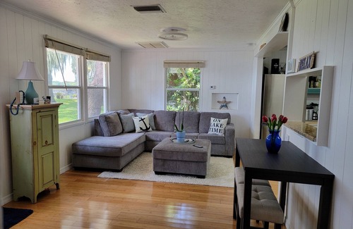 Highland Cottage | Lake Front Oasis. Amazing Sunsets-12 min from Sebring Raceway