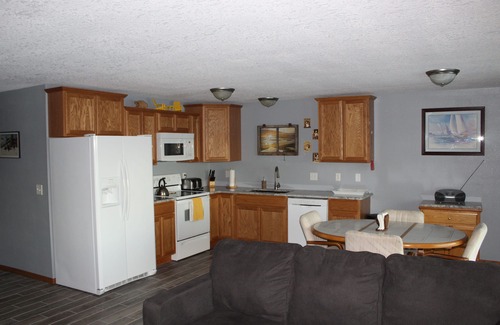 Kasota House | Lake front unit, Sleeps 6, great for families, crafting or fishing - lower level
