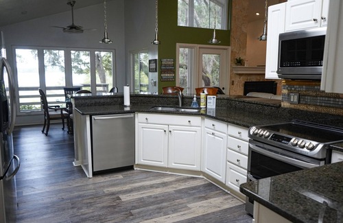 Putnam Hall House | Lake Geneva Getaway – Close to Gainesville & UF