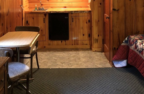 Lake George Cabin | Lake George Bear's Den