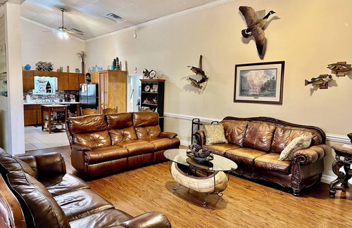 Groveoak House | Lake Guntersville - waterfront, boat parking & Eagle watching- sleeps 22