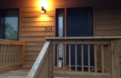 Lake Hamilton Condo | Lake Hamilton 2 Bedroom 2bath condo Sleeps up to 6, lake view, balcony.