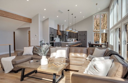 Lake Harmony Estates House | Lake Harmony Access - 8min to Ski, Arcade, Firepit, Outdoor Griddle, Swim/Beach